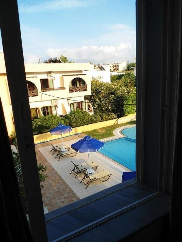 Irini Stalos Apartments Экстерьер фото